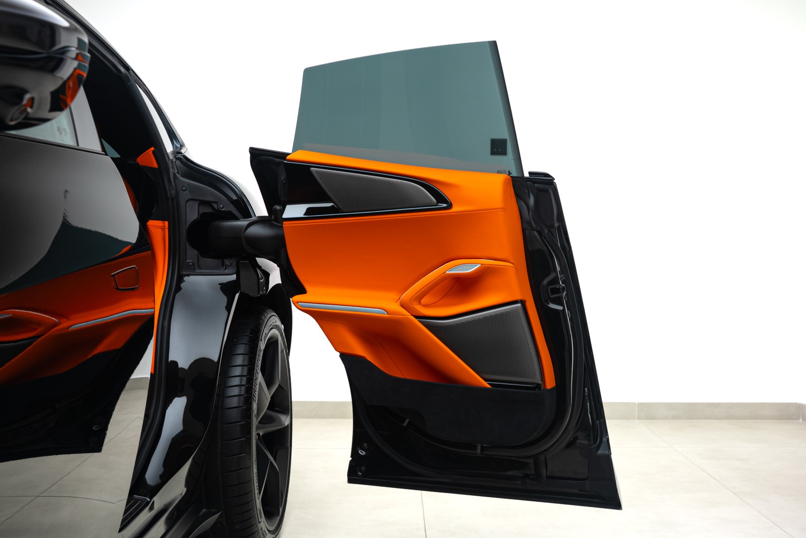 2024 FERRARI PUROSANGUE | FULL CARBON | DAYTONA BLACK | VENTILATED SEATS | SPECIAL DESIGN SEATS | HI